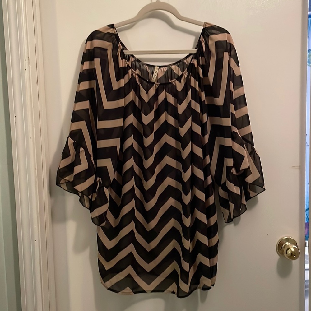 EUC Boutique Sheer Chevron print top. Size 2X